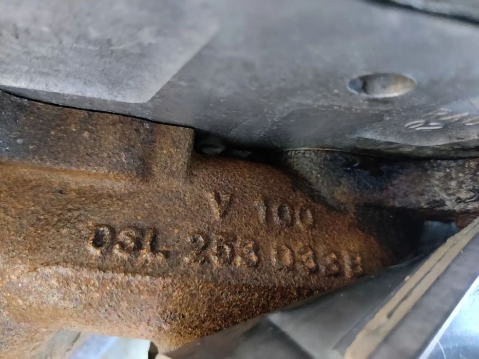 Galerie evacuare motor 2.0 CJC CGL CFG Seat Exeo Audi Q3 Q5 A4 A5 A6 Vw Passat 03L253033B