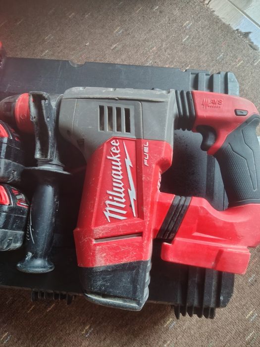 Vând rotopercutor Milwaukee M18 chpx