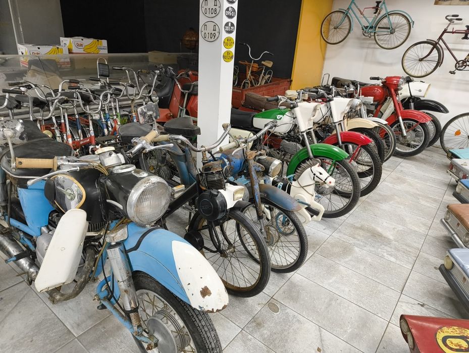 Продавам стари мотори