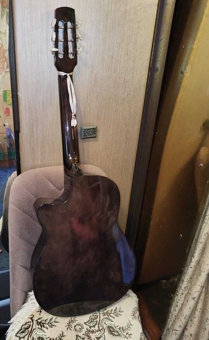 продам гитару  акустическую