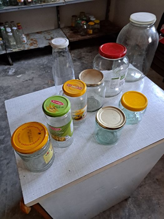 Продавам стъклени буркани различни видове и  размери