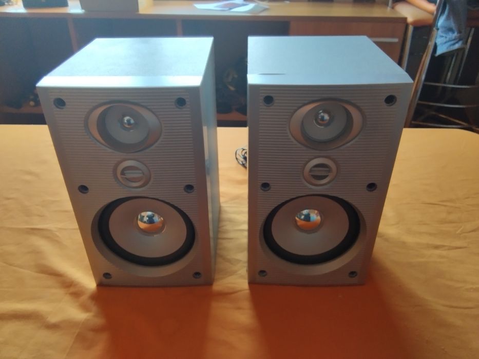 страхотни трилентови тонколони Шнайдер 2х40 максимална мощност