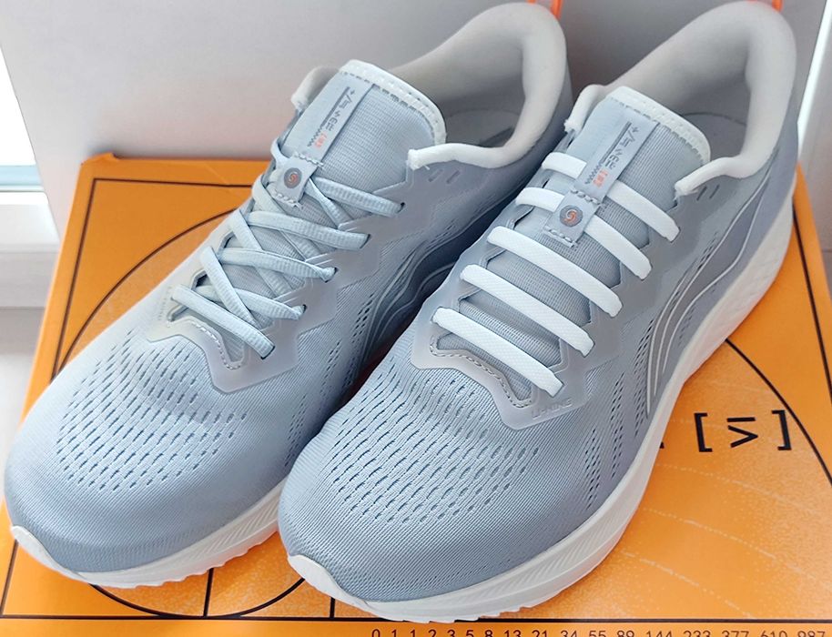 Оригинальные кроссовки Li-Ning (новые)