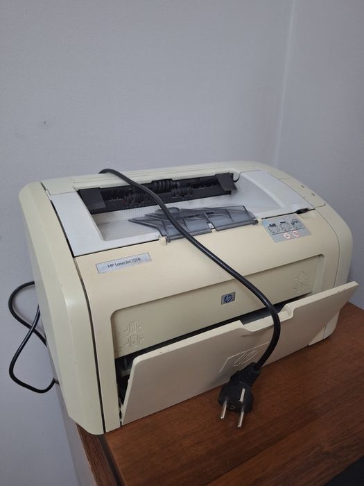 Продам принтер ч/б  HP Laserjet 1018