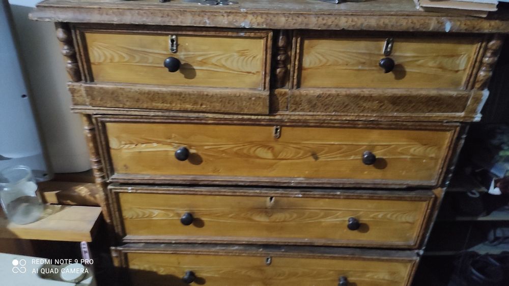 Полстолье, камод, венский стул .