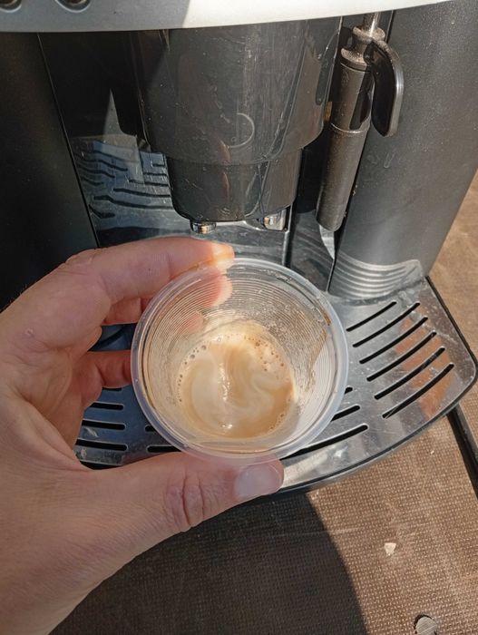 Кафе машина на зърна-DELONGHI ESAM 3100.SB .