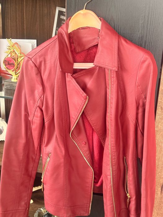 Продавам четири броя якета.