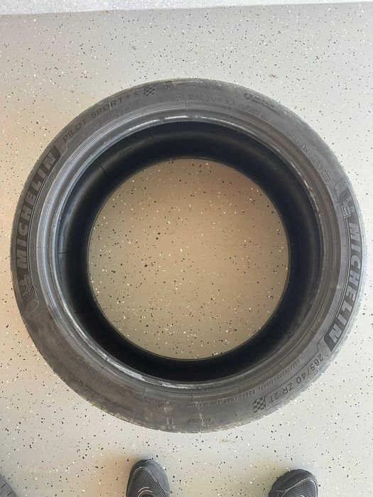 Vind 4 anvelope 265 40 ZR 21!  2 Michelin si 2 Continental