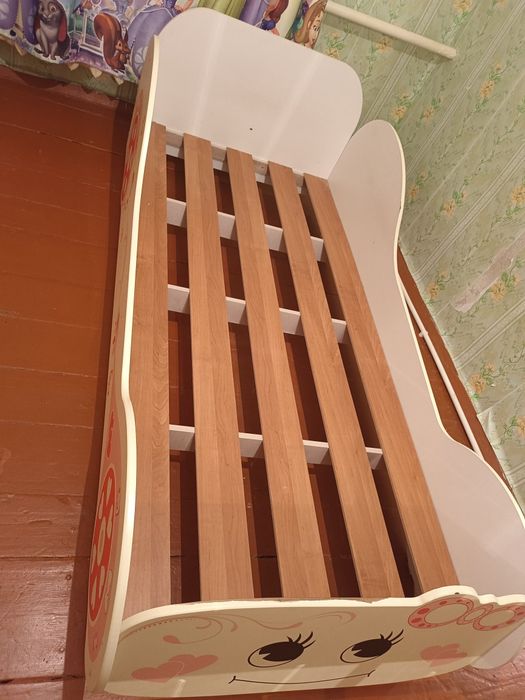 Продам спальню, детскую