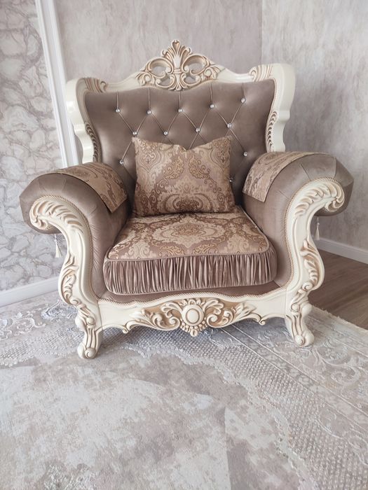 Диван раскладной  с двумя креслами