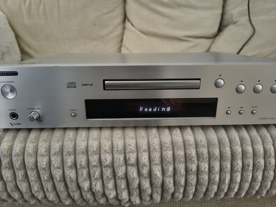 Vind cd player Onkyo C 7030