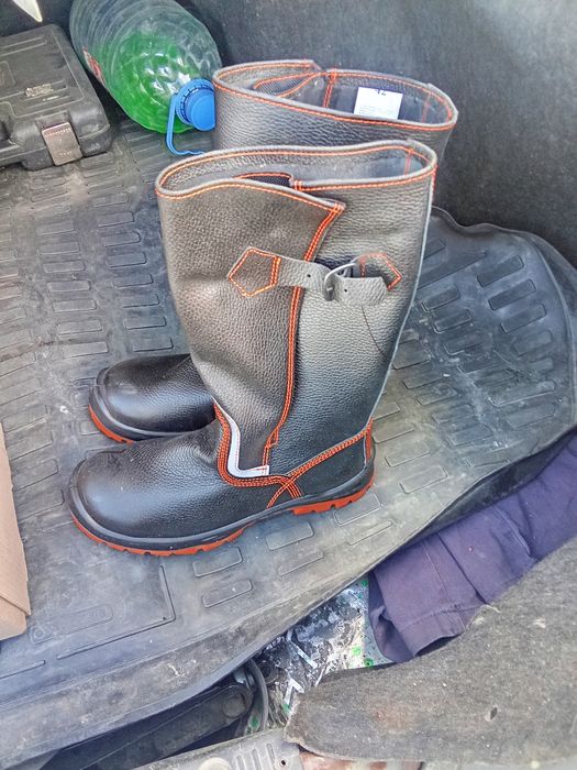 Продам летнии сапоги рабочий размер42.новый