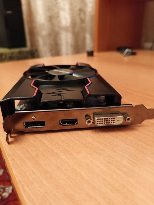 Видеокарта Radeon 550 на 2 гигабайта.