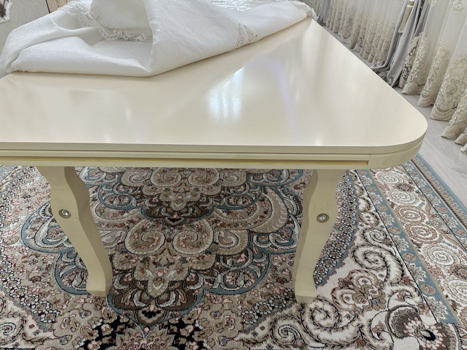 Стол в хорошем состояний