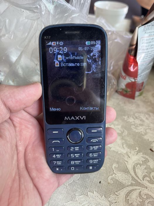Maxvi k17 кнопочный телефон
