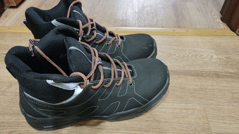 Продам спец обувь