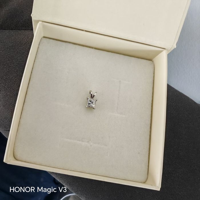 Pandantiv aur alb 14K cu diamant natural 0.60 ct – certificat IGI