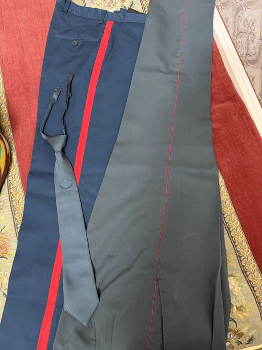 Брюки военные и галустук