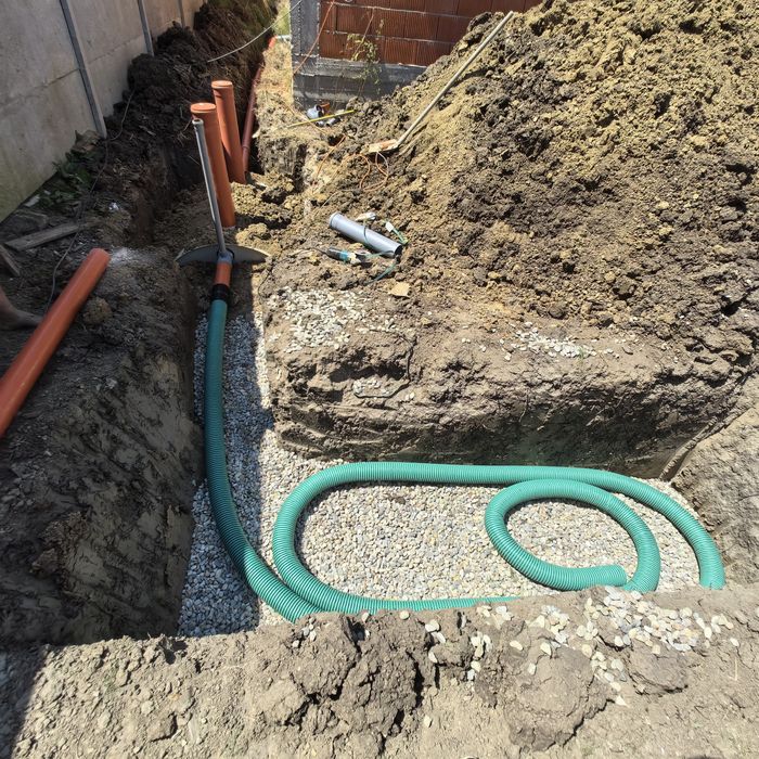 Miniexcavator de inchiriat 2t,fose septice la gata