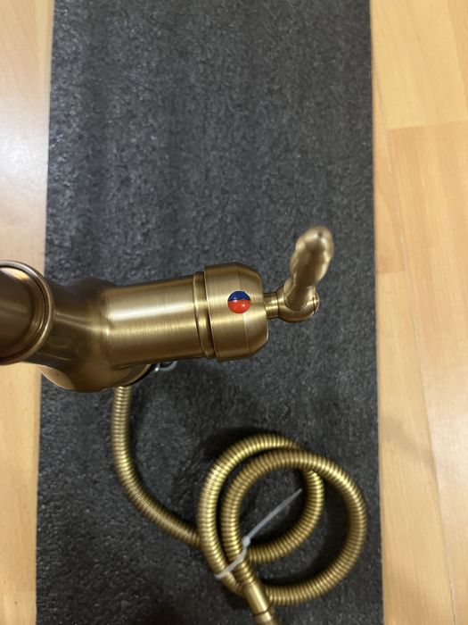 Ретро Смесител с топла и студена вода