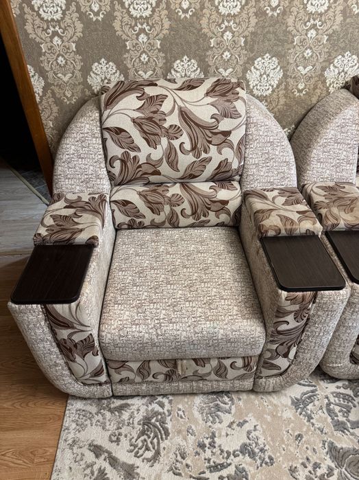 Продам диван и кресла