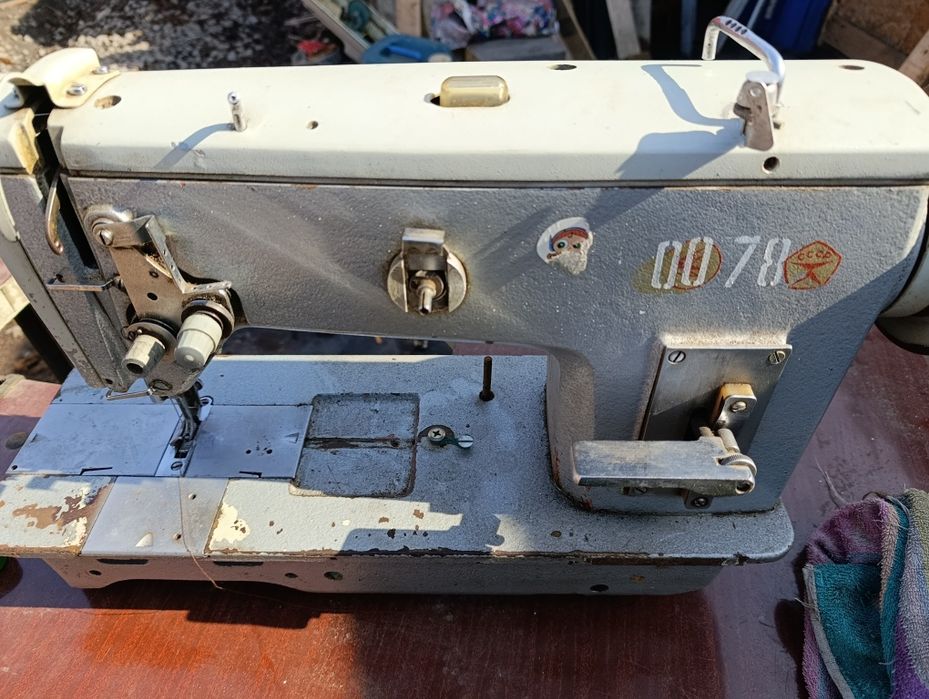 Продам швейную машину.