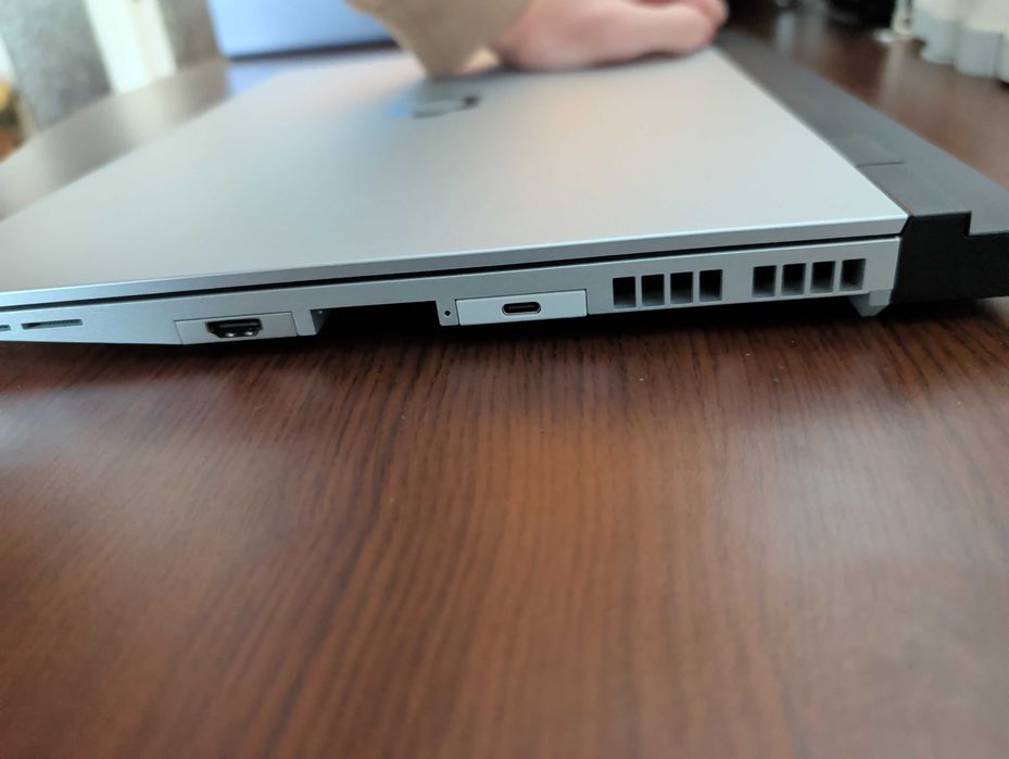 Framework 16 ryzen 7840HS RX7700S