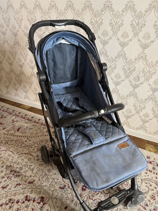 •	Детская коляска в хорошем состоянии