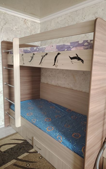 Продам кровать двухъярусная срочно
