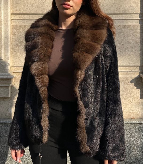 Натуральные шубы из меха Норки с отделкой из меха Соболя .