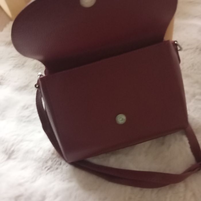 Дамска чанта в бордо