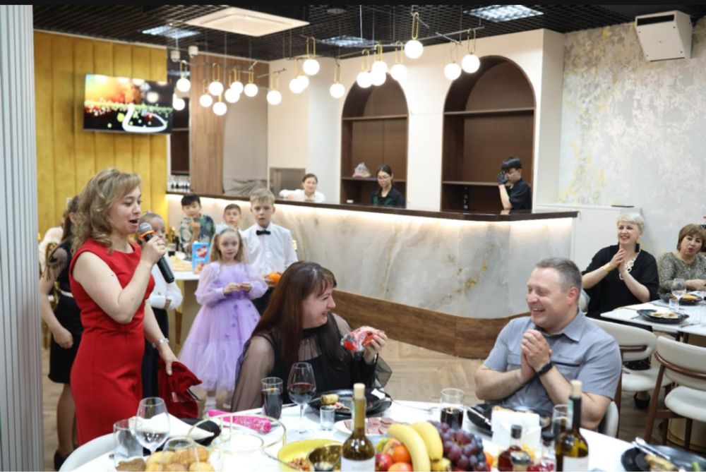 Ведущая праздников. ( Не тамада)