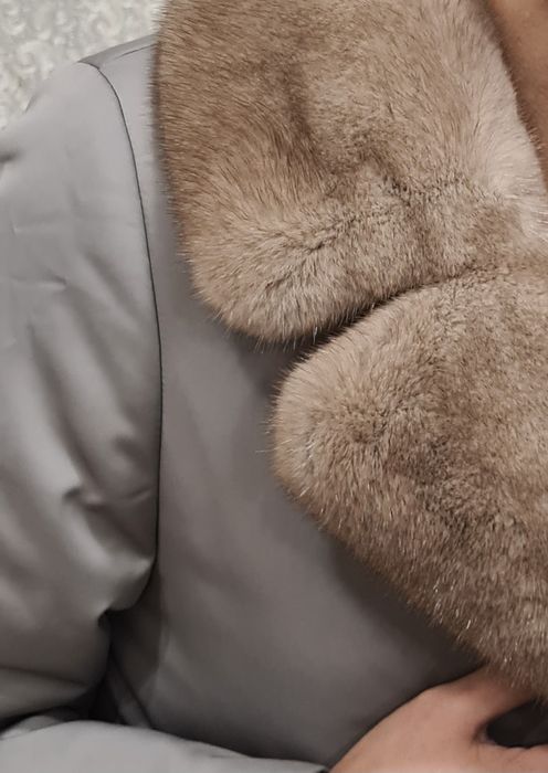 Продам куртку с норка воротником