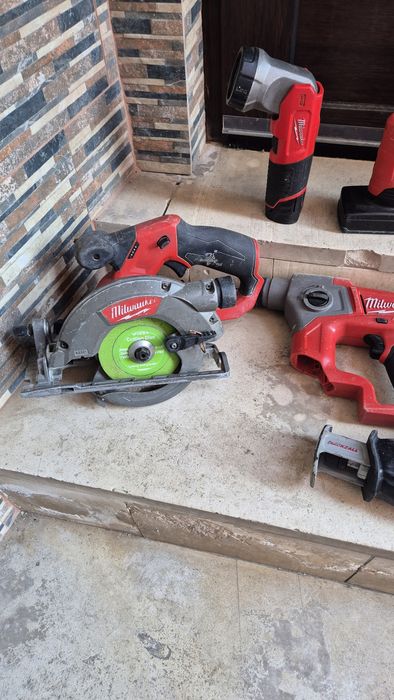 Milwaukee M12 инструменти