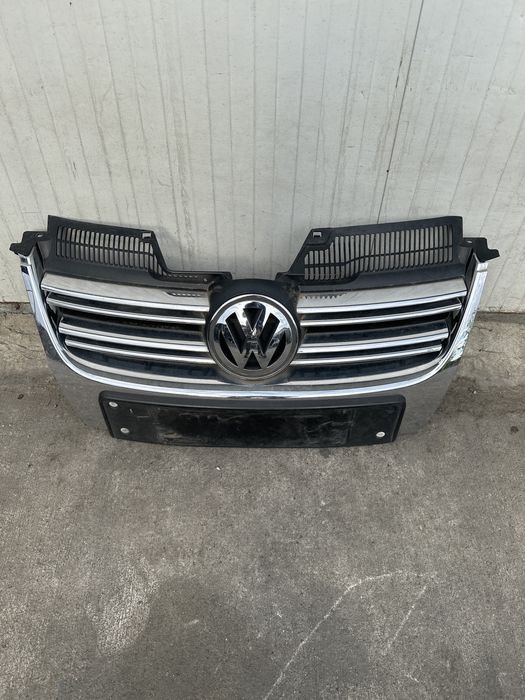 Grila centrala bara fata VW Golf 5 Jetta 1K5853651 fara defect