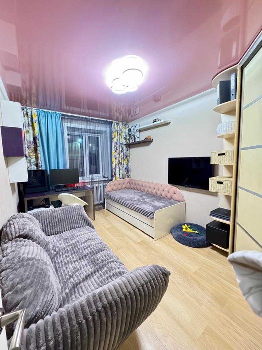 Продам 3 комн. кв., район 8 шк.