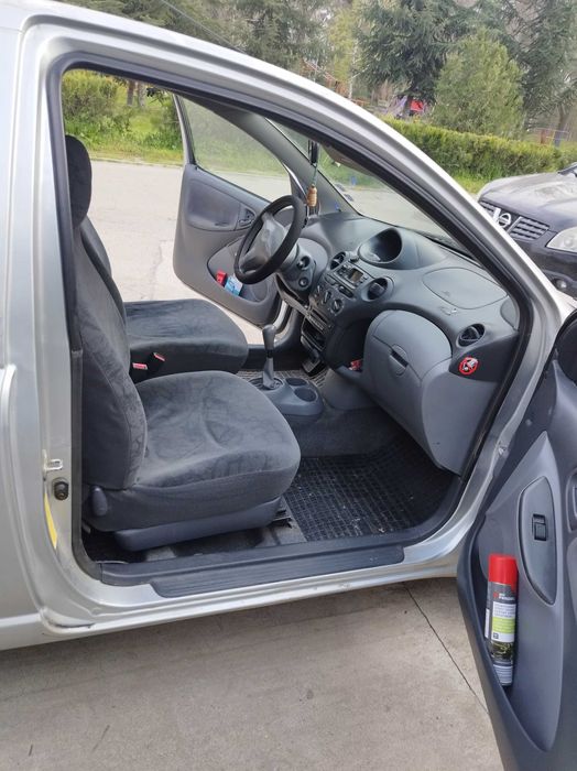 Тойота Ярис продава се