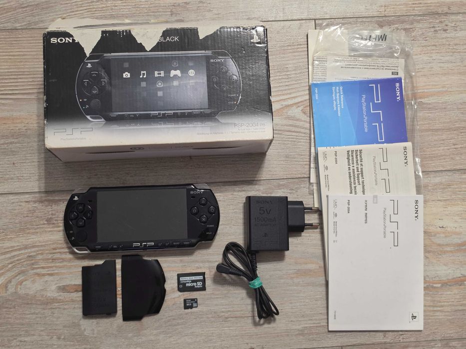 PSP 2004 modat cu card 32GB complet la cutie