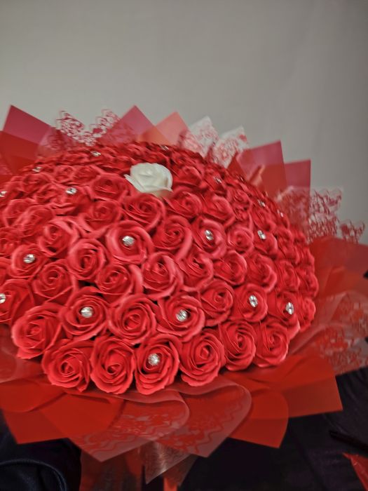 Buchet 101 trandafiri săpun
