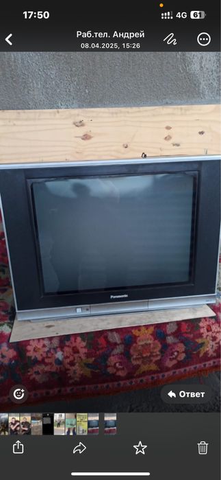 Телевизор Panasonic с большим экраном.