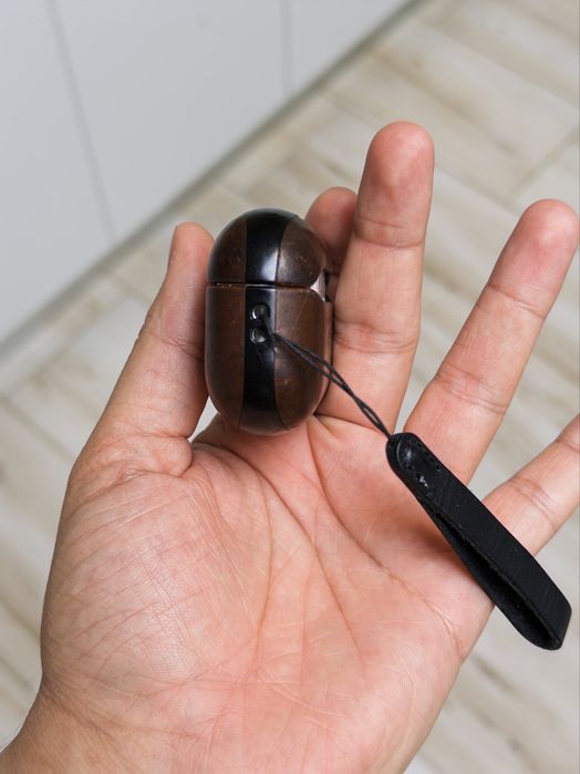 Nomad Husa moderna de piele maro pentru AirPods Pro 2