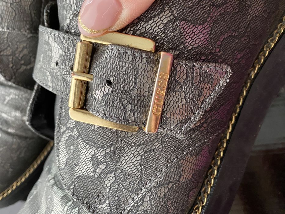 Дамски обивки Guess