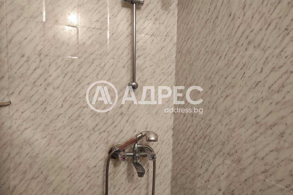 Просторен тристаен апартамент в центъра на гр. Разград