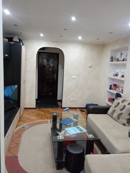 Inchiriez un apartament cu 2 camere
