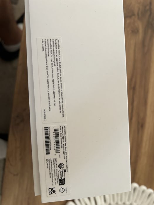 AIRPODS MAX lighting port