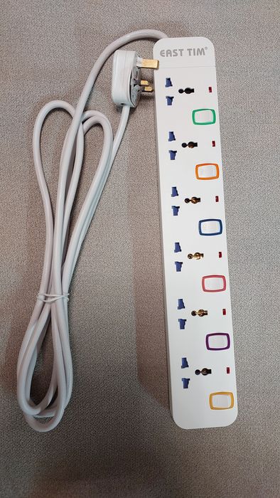 Сетевои фильтр на 6 розеток.