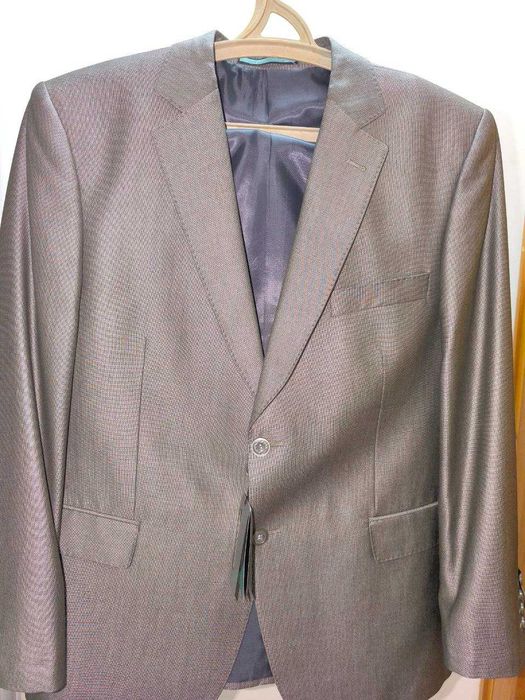 kostyum shim sotiladi