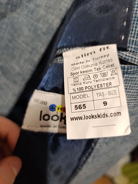 Vând costum copii