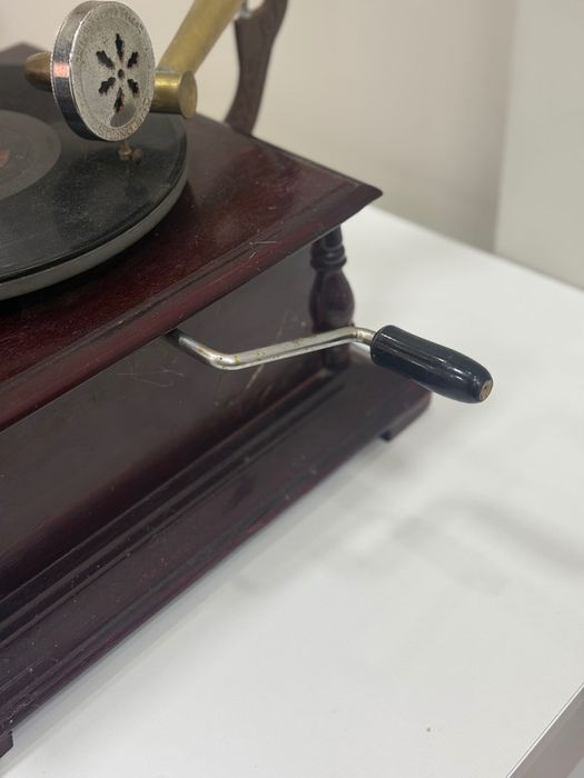 Стар грамофон His Master’s Voice