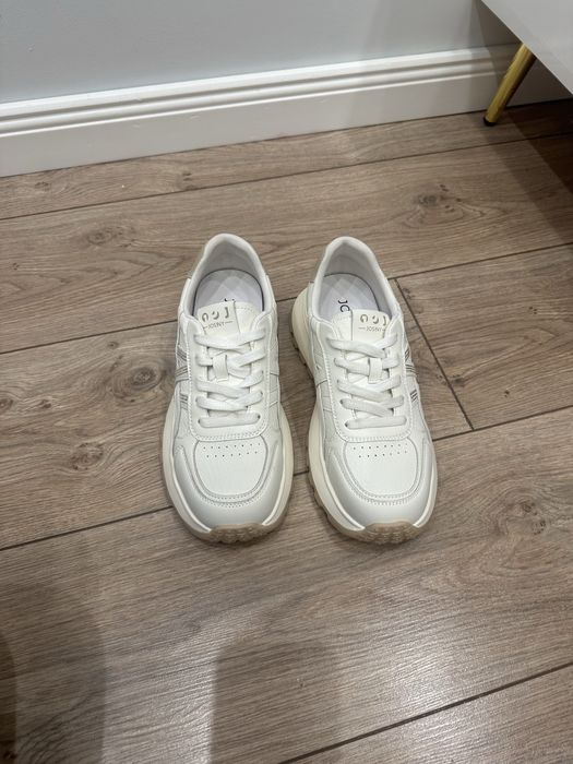 Продам кроссовки Josiny